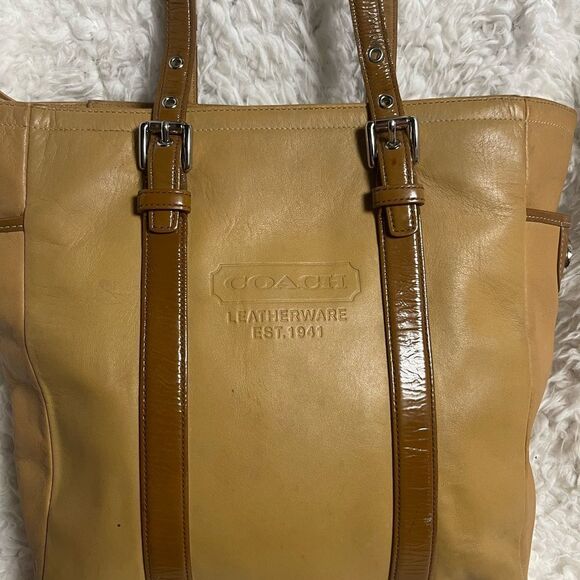 Vintage Coach Leatherware Est. 1941 tan shoulder bag with brown straps and trims - Picture 7 of 16